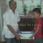 Các đồng chí lãnh đạo huyện thăm, tặng quà cho các em học sinh có hoàn cảnh đặc biệt khó khăn nhân ngày Quốc tế thiếu nhi 1/6